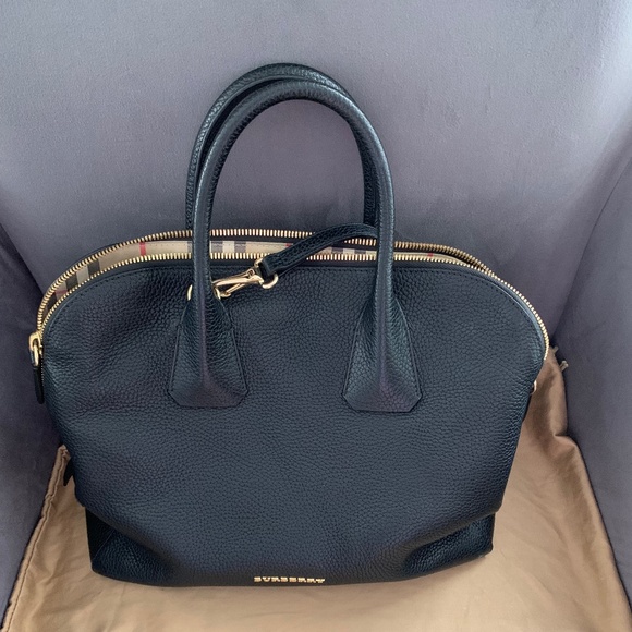 Burberry black purse ,large - Picture 1 of 9